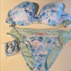 Victoria’s Secret bikini